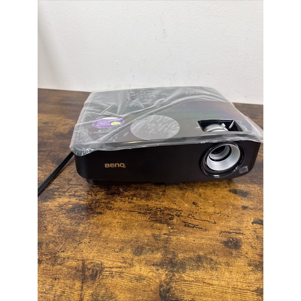 BenQ MX522 DLP Projector XGA 3000 Lumens HDMI 0 Lamp Hours Black